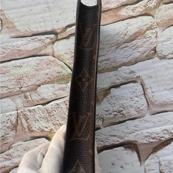 Louis Vuitton Monogram Sunglass Case in great condition - Picture 10 of 12